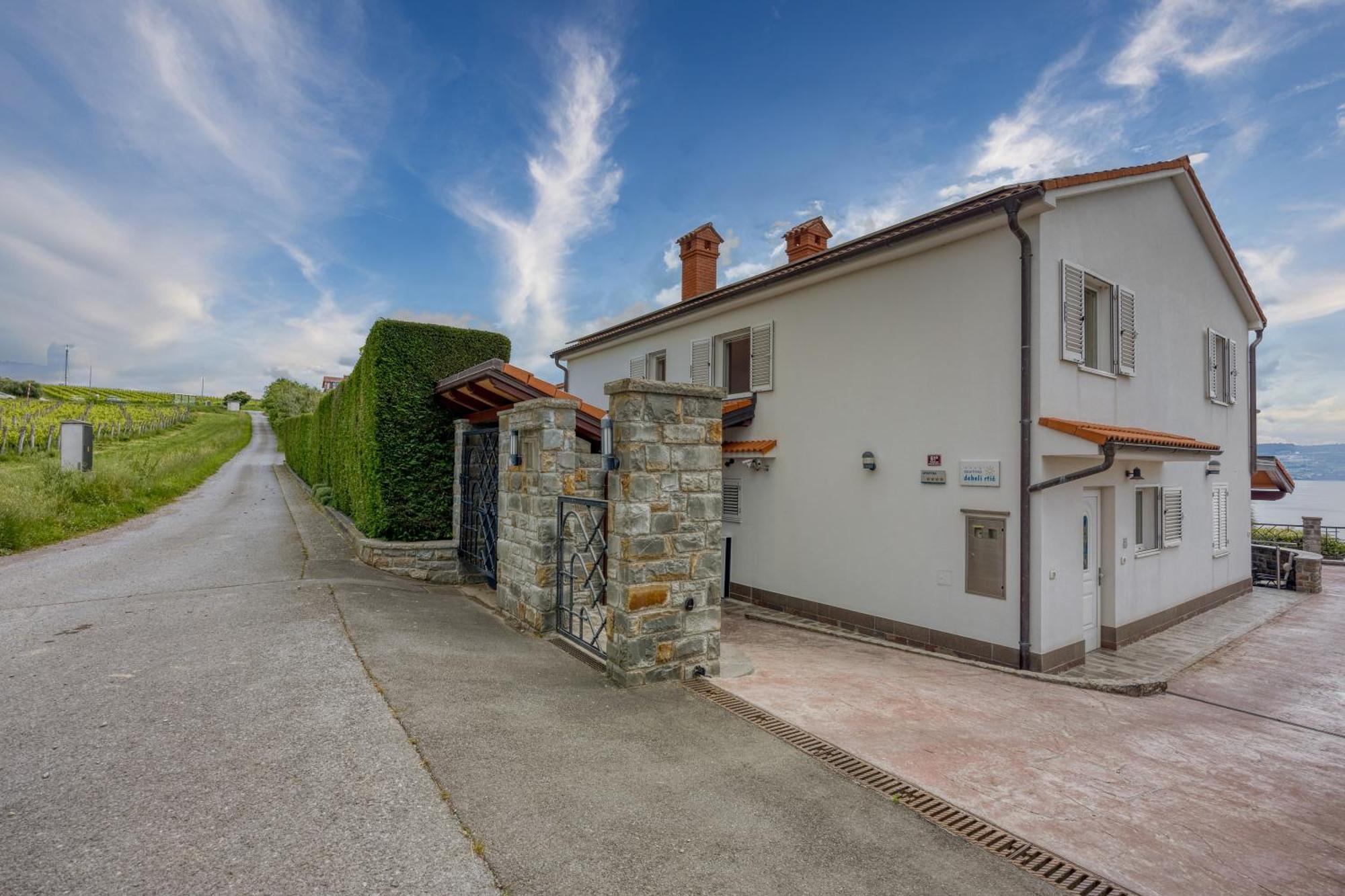 Debeli Rtic Apartments Ankaran Exterior foto
